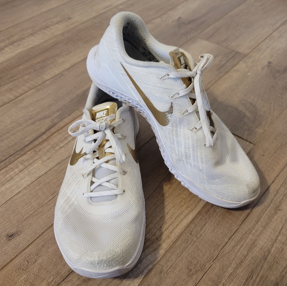 Nike Metcon crosstraining sneaker women's size 8.5